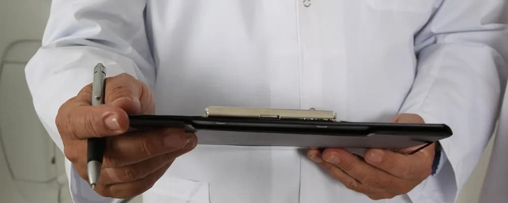 Umowa zlecenie a badania lekarskie: co mówi PIP? Fakty i mity