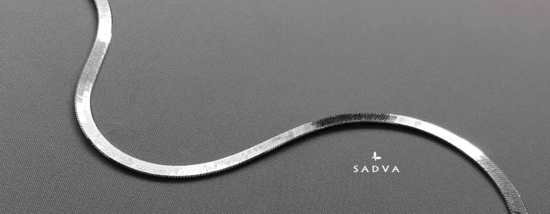 Wszystko co musisz wiedzieć o wyrobach ze srebra: rodzaje i właściwości