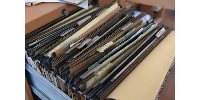 Przechowywanie dokumentów w firmie: Klucz do efektywności i bezpieczeństwa