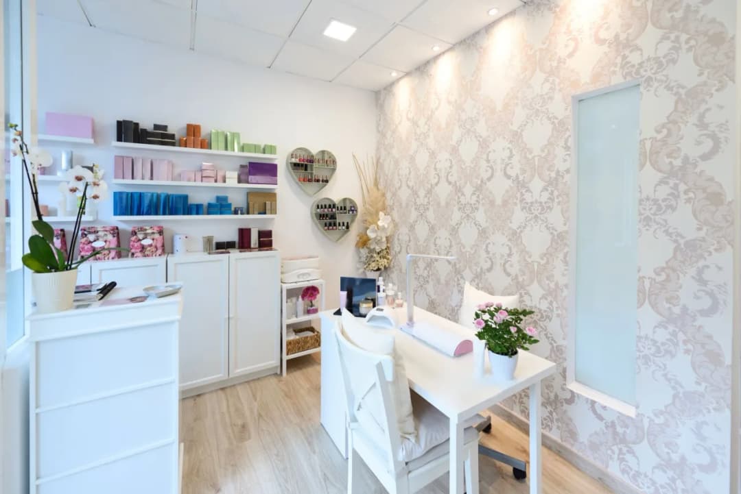 Nowoczesne ozdoby do salonu kosmetycznego: Inspirujący poradnik urządzania